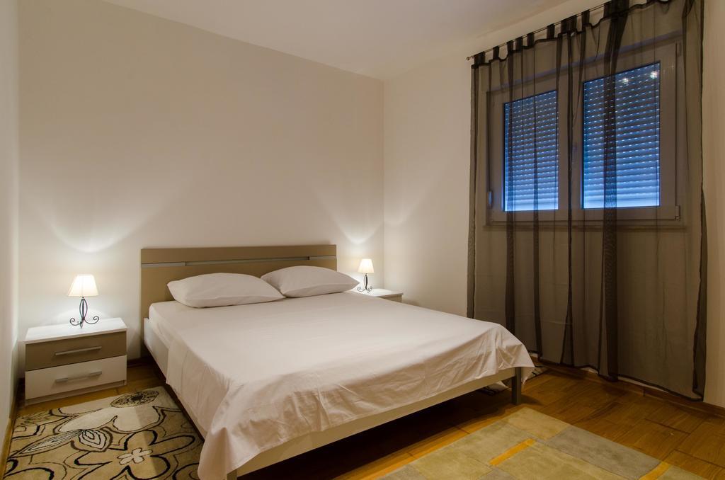 Deluxe Apartment Bagaric Trogir Room photo